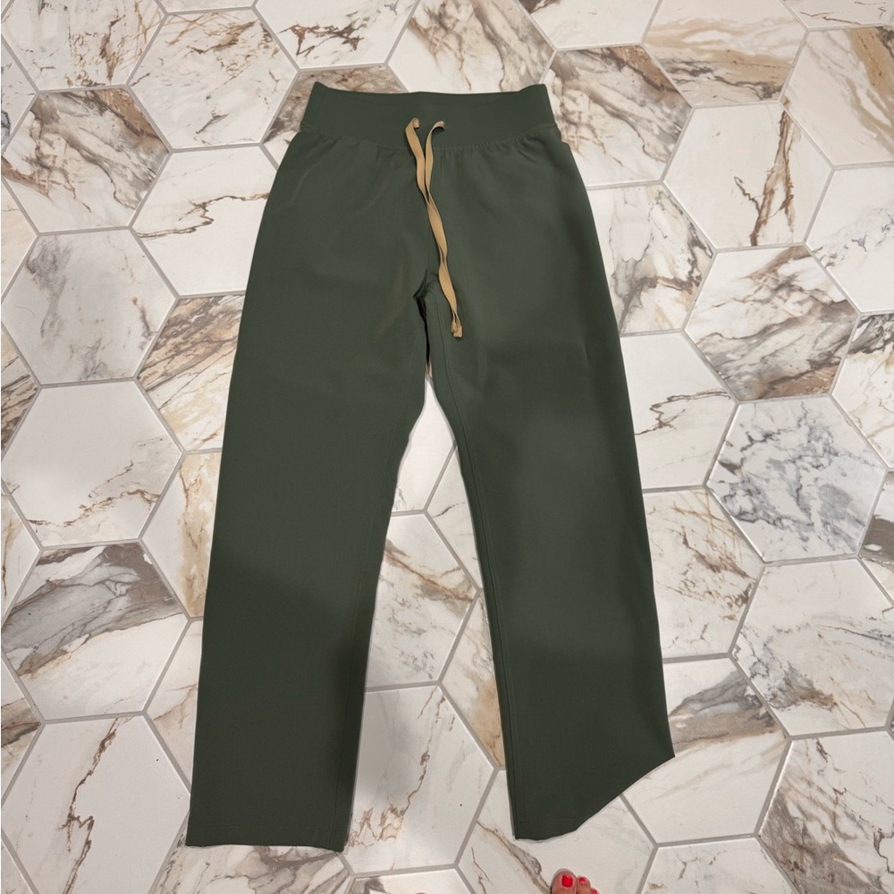 Women’s Fig Scrub Pants